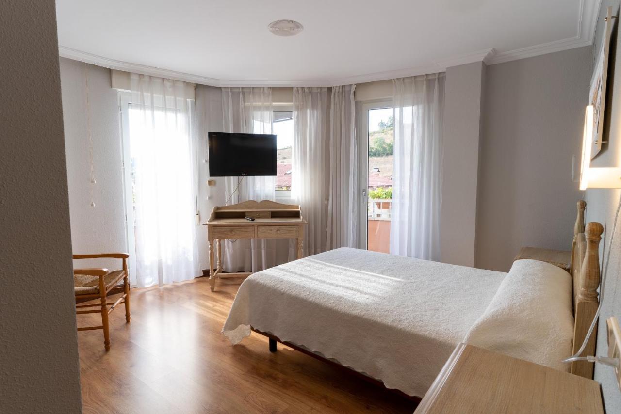 Hotel Rio Cea Puente Almuhey Exteriör bild