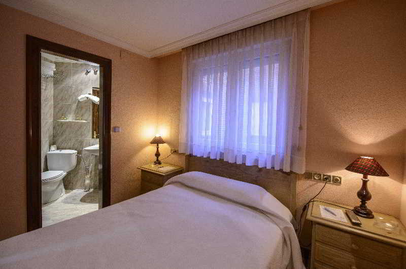 Hotel Rio Cea Puente Almuhey Exteriör bild
