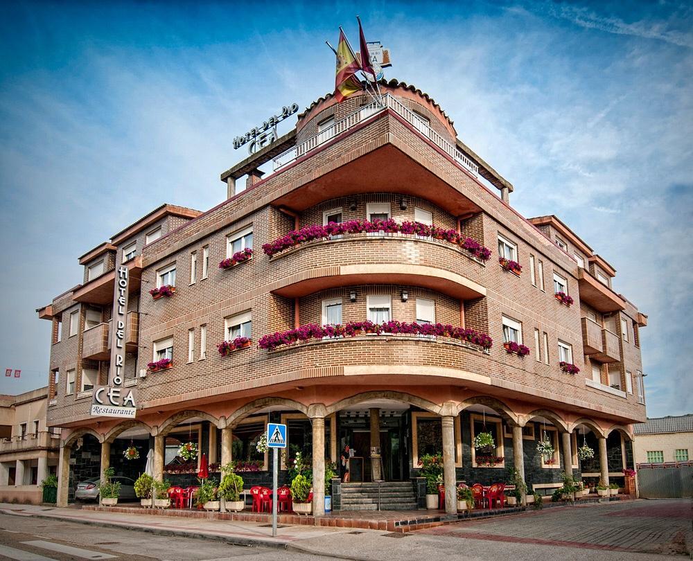 Hotel Rio Cea Puente Almuhey Exteriör bild
